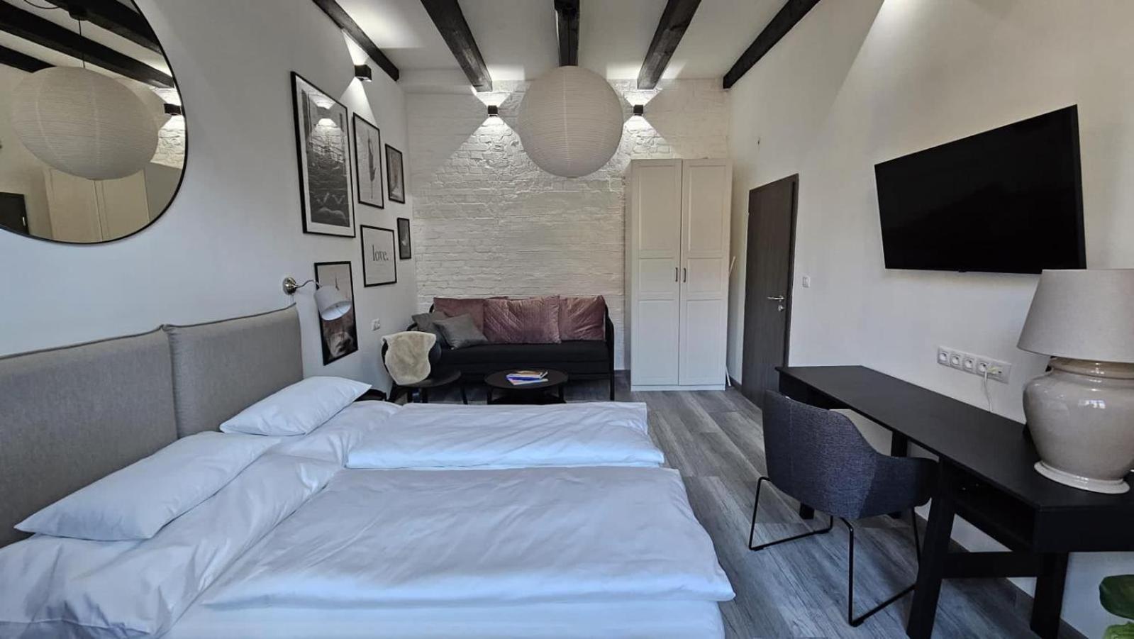 Great Living Apartments การ์โลวีวารี ภายนอก รูปภาพ